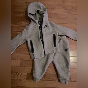 Grey Nike tech suit size 3T